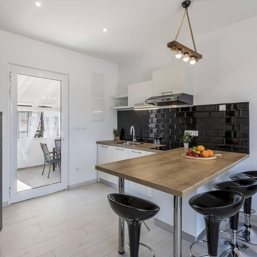 Luxury Apartments Skalinada Near Beaches, Tisno - Dalmatia Esterno foto